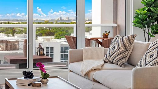 Residential complexes in Miami Beach, Miami-Dade