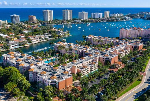 Residential complexes in Boca Raton, Palm Beach