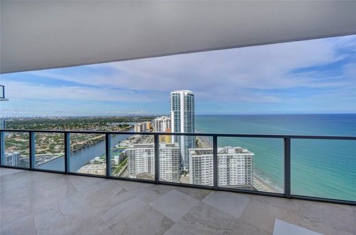 Residential complexes in Hollywood, Broward County