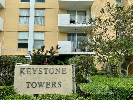 Residential complexes in North Miami, Miami-Dade