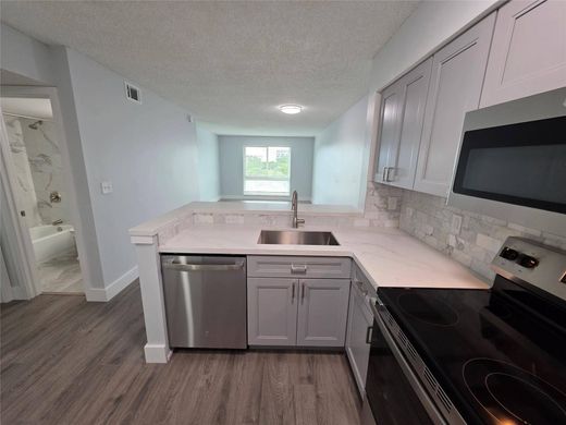 Residential complexes in Pompano Beach, Broward County