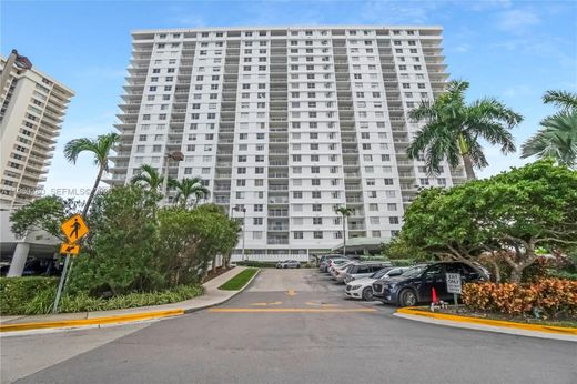 Residential complexes in Sunny Isles Beach, Miami-Dade