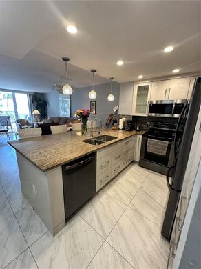 Residential complexes in South Palm Beach, Palm Beach