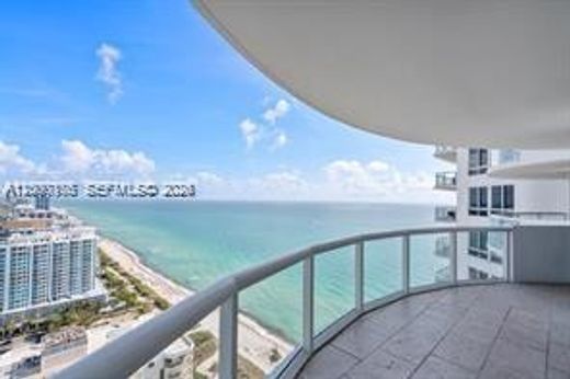 Residential complexes in Miami Beach, Miami-Dade