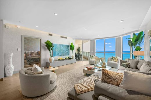 Residential complexes in Fort Lauderdale, Broward County