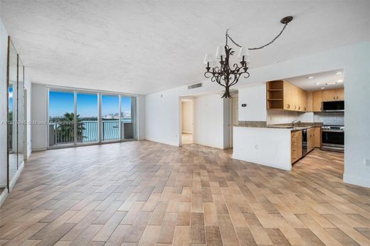 مجمع شقق ﻓﻲ Bay Harbor Islands, Miami-Dade County