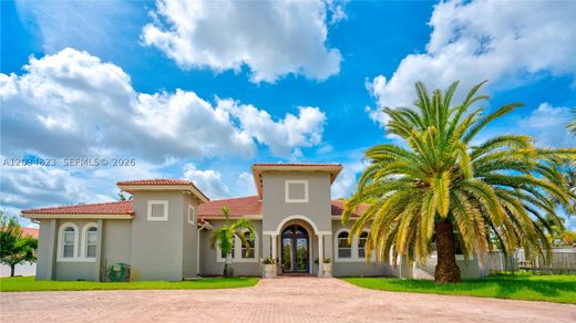 Willa w Hialeah Gardens, Miami-Dade County