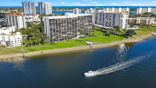 Residential complexes in North Palm Beach, Palm Beach