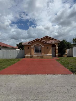 Villa - Hialeah, Miami-Dade County