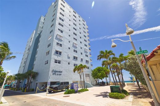 Residential complexes in Hollywood, Broward County