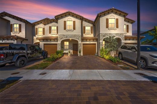 Townhouse in North Miami, Miami-Dade