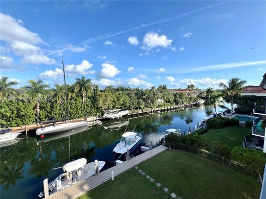 Residential complexes in Coral Gables, Miami-Dade