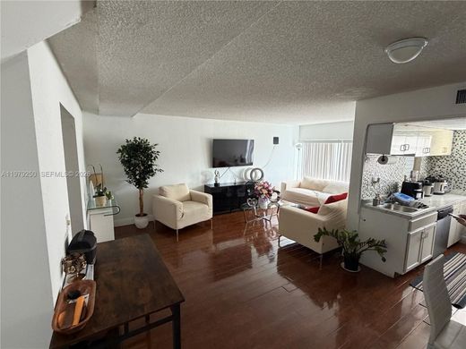 Residential complexes in Miami Terrace Mobile Home, Miami-Dade