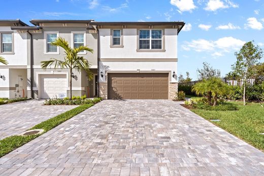 Townhouse in Lauderdale Lakes, Broward County
