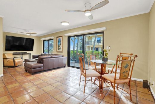 Residential complexes in Palm Beach Shores, Palm Beach