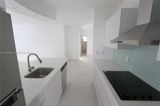 Residential complexes in Miami Beach, Miami-Dade