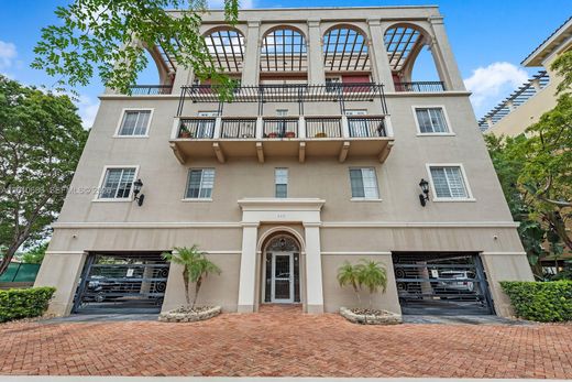 Residential complexes in Coral Gables, Miami-Dade