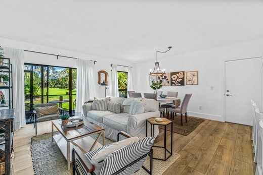 Residential complexes in Wellington, Palm Beach