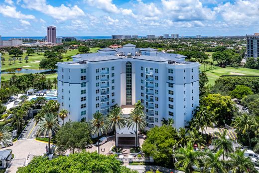 Residential complexes in Boca Raton, Palm Beach