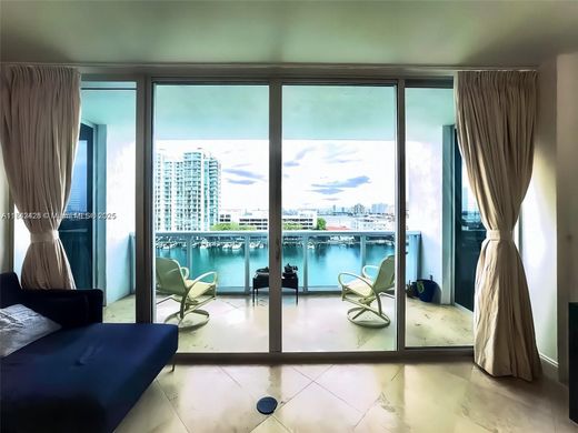 North Bay Village, Miami-Dade Countyのアパートメント・コンプレックス