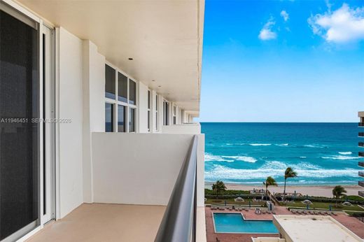 Residential complexes in Hillsboro Beach, Broward County