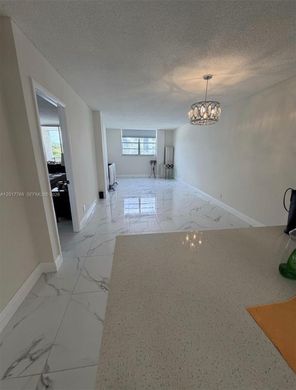 Residential complexes in North Miami Beach, Miami-Dade