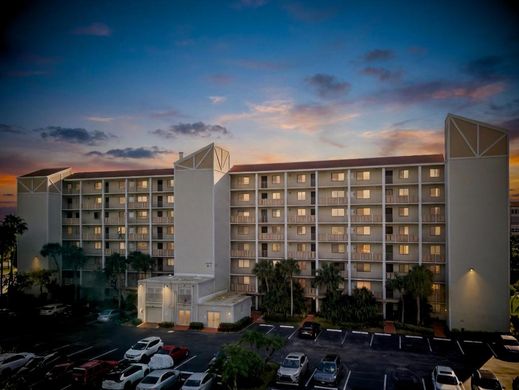 Residential complexes in Delray Beach, Palm Beach