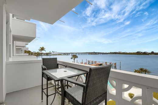 Residential complexes in Palm Beach, Florida