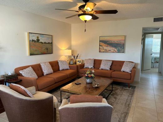 Residential complexes in Boca Raton, Palm Beach