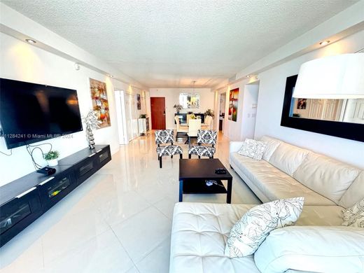 Residential complexes in Hollywood, Broward County