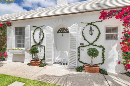 Residential complexes in Palm Beach, Florida