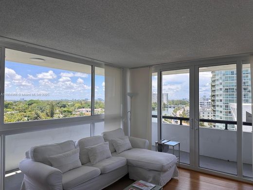 Residential complexes in Miami Beach, Miami-Dade