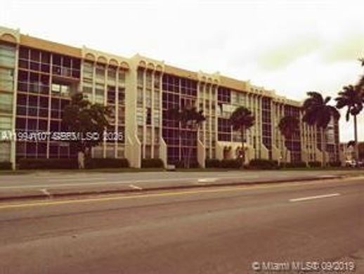 Complexes résidentiels à Hallandale Beach, Comté de Broward