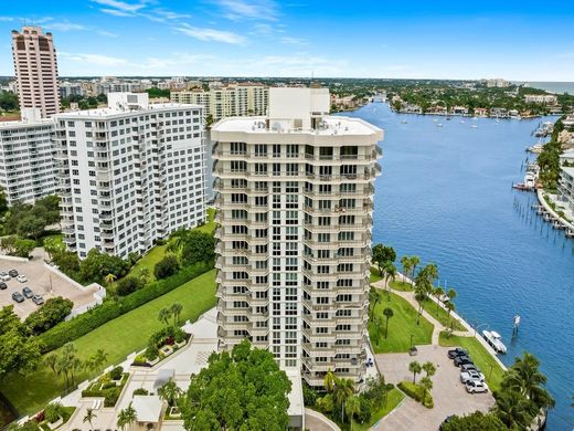Residential complexes in Boca Raton, Palm Beach