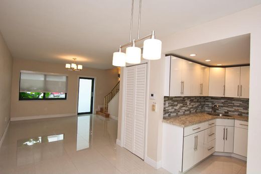 Residential complexes in Miami Beach, Miami-Dade