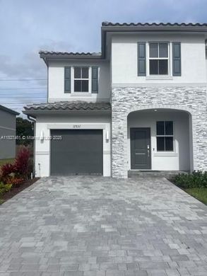 Townhouse - Coral Springs, Broward County