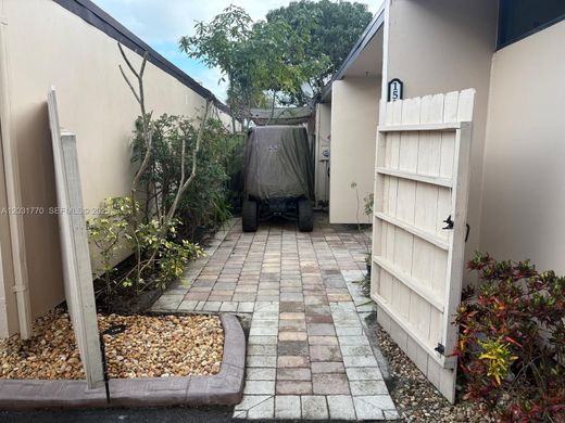 Townhouse in Miami Lakes, Miami-Dade