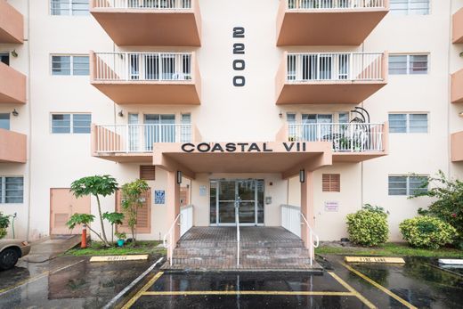 Residential complexes in Hallandale, Broward County