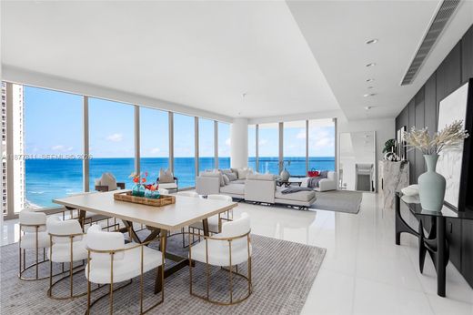 Complexes résidentiels à Sunny Isles Beach, Comté de Miami-Dade