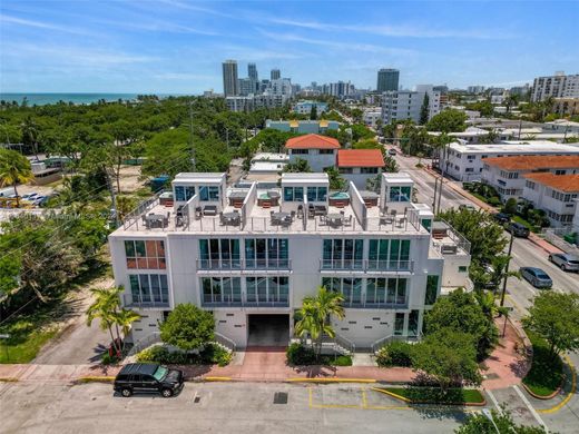 Miami Beach, Miami-Dade Countyのアパートメント・コンプレックス