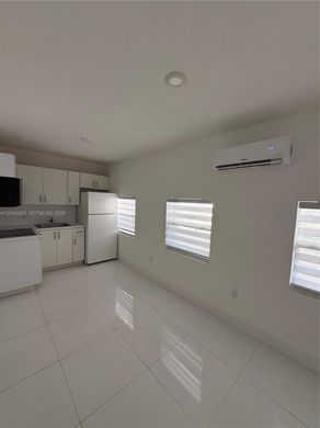 Townhouse in Miami Shores, Miami-Dade