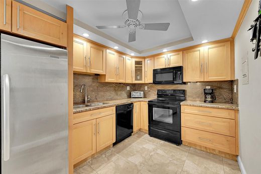 Residential complexes in Pompano Beach, Broward County