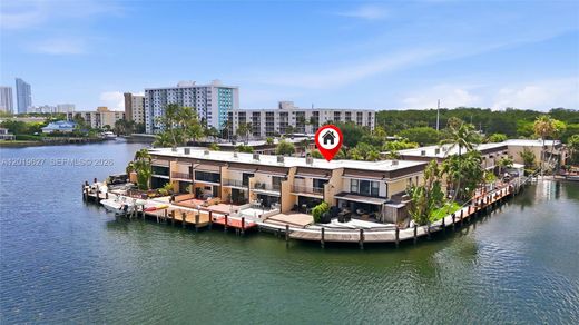 Residential complexes in North Miami Beach, Miami-Dade