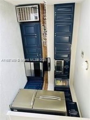 Κτίριο σε North Miami, Miami-Dade County