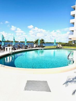 Residential complexes in Palm Beach, Florida