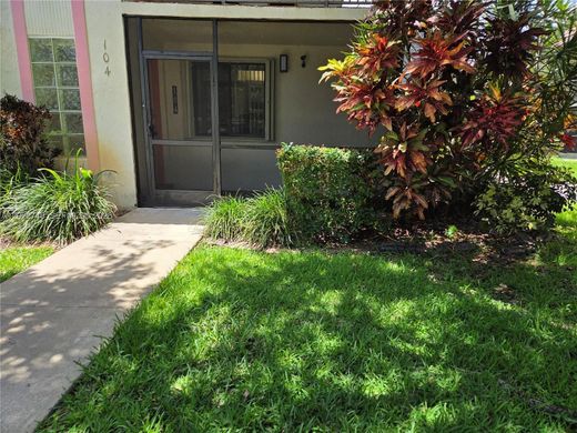 Residential complexes in Weston, Broward County