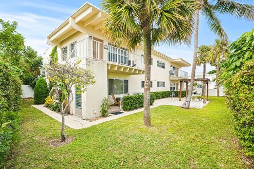 Residential complexes in Palm Beach Shores, Palm Beach