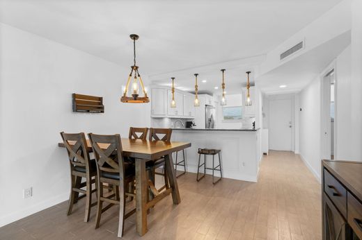 Residential complexes in Fort Lauderdale, Broward County