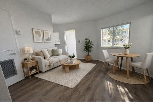 Residential complexes in Miami Springs, Miami-Dade