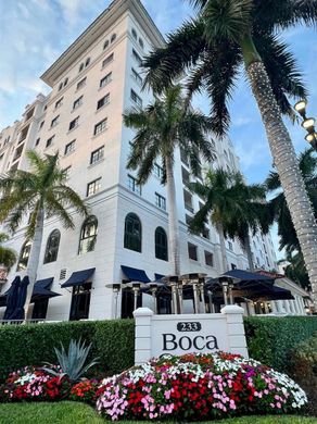 Residential complexes in Boca Raton, Palm Beach